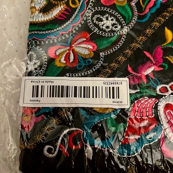 NWT embroidered clutch/wristlet - Picture 12 of 12